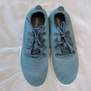 Allbirds woman’s merino wool runners limited edition Tide pool blue lace shoe 10